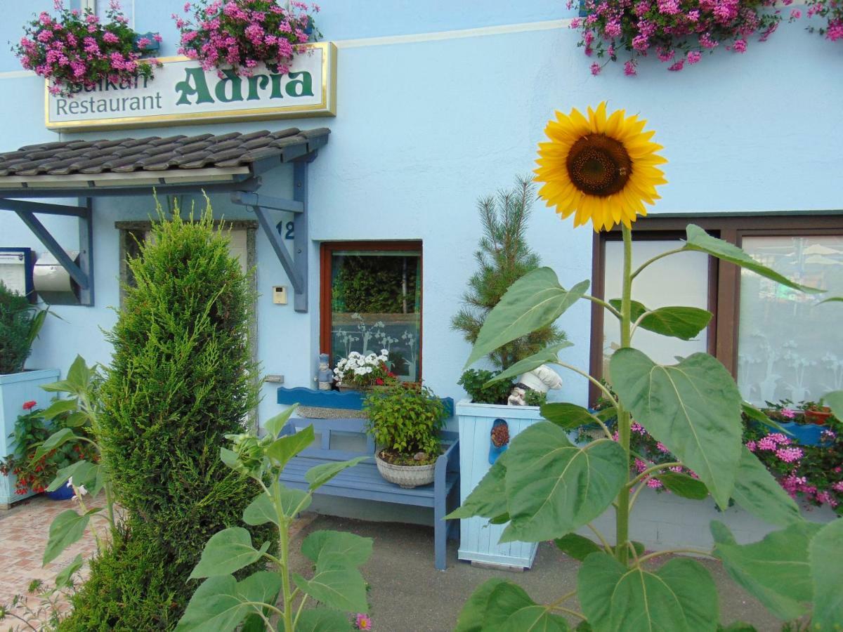 Hotel Garni "Adria" Windhagen Exterior photo